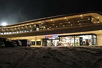 AIGO Familienhotel | Intersport bei Nacht