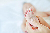 Warum Babymassage?